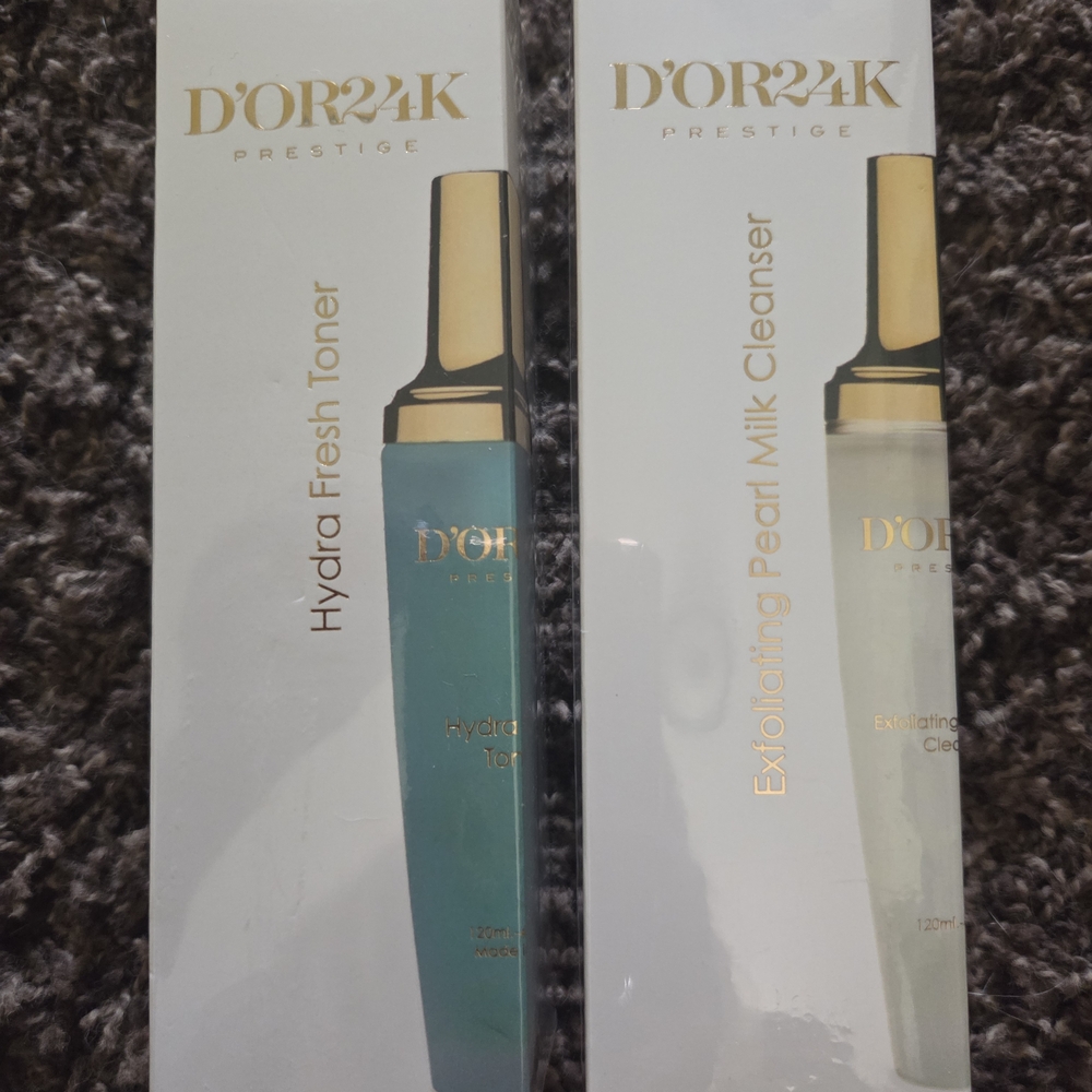 Exfoliating Pearl Milk Cleanser - Gold and White